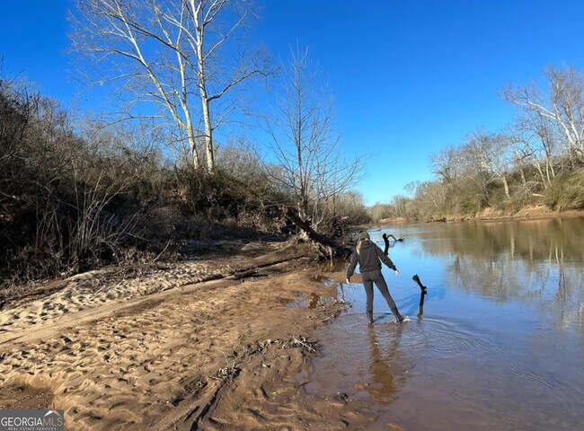 Building Photo - 950 Island Shoals Rd