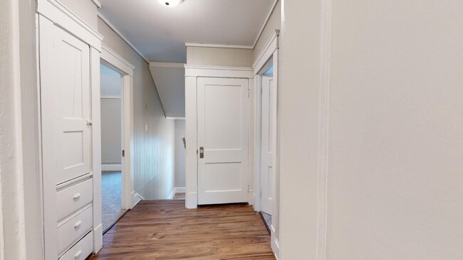 Building Photo - Old Brooklyn - 3 Bedroom Single Family Home