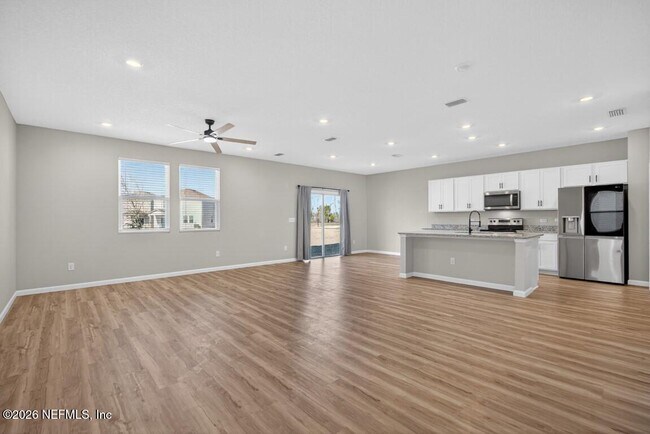 Building Photo - 14790 Cashew Ave