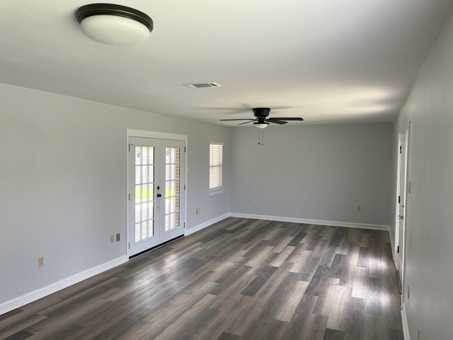 Building Photo - 1316 Nursery Pl