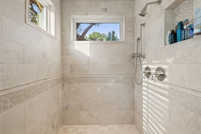 Building Photo - 1909 Knights Chance Ln