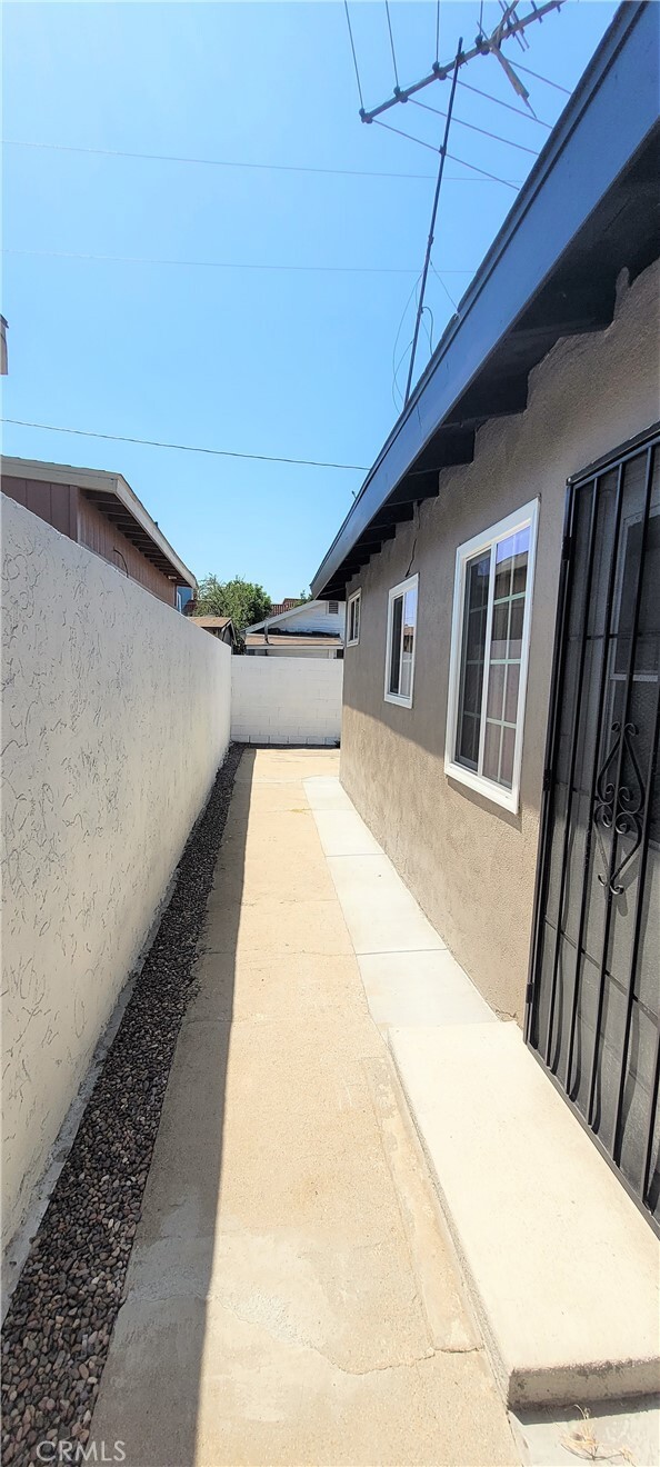 Building Photo - 201 S Rowan Ave
