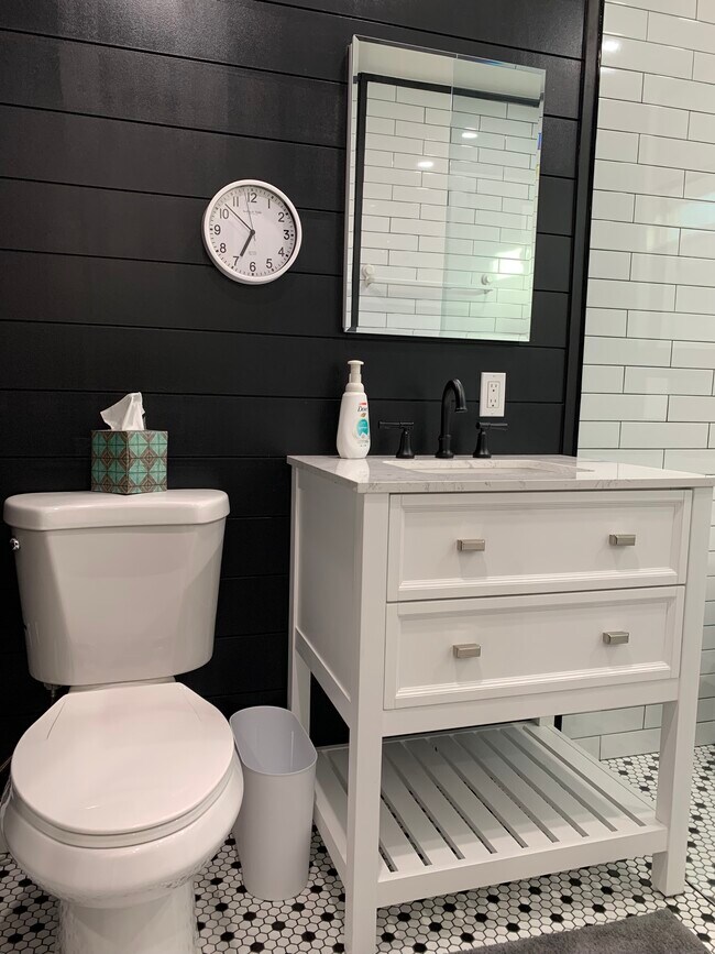 Building Photo - 3956 Olmsted Ave