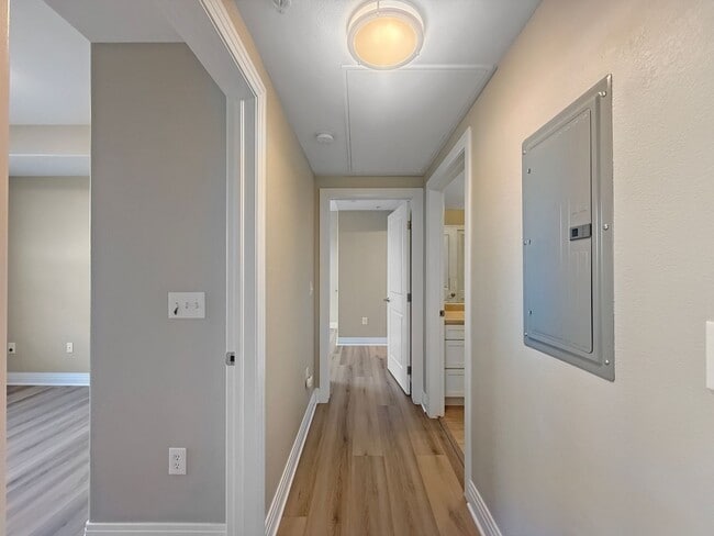 Building Photo - $0 DEPOSIT OPTION. UPDATED 2 BEDROOM CONDO...