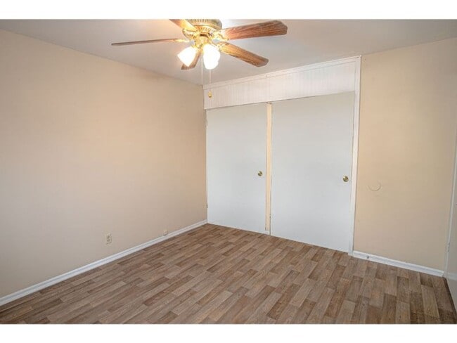 Building Photo - Convenient 4-Bedroom Stay Near Downtown & Attractions!