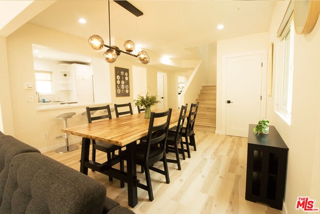 Building Photo - 9042 Phyllis Ave