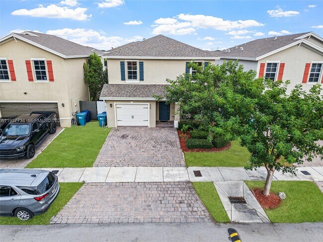 Building Photo - 525 NE 6th Pl