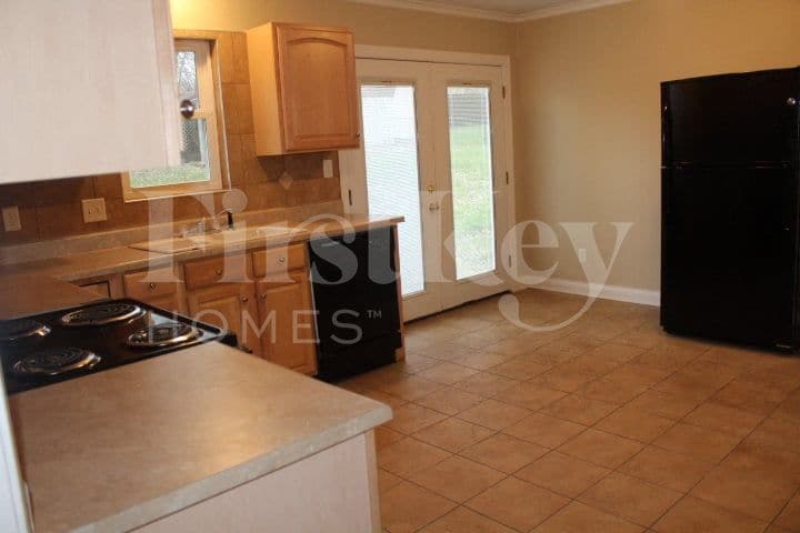 Building Photo - 9440 Port Royal Dr