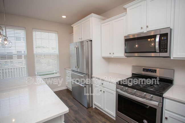 Building Photo - 13 Verona Ln