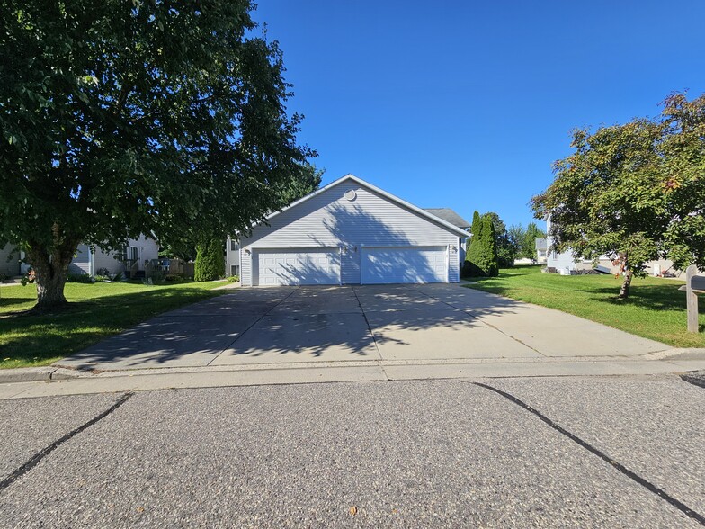 Half Duplex - 609 Eagle Crest Ct