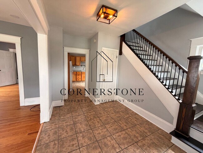 Building Photo - 4 Bedroom 2 Bathroom Home with Great Back Deck! $1300