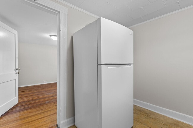 Building Photo - "Charming 1-Bedroom Retreat with Gleaming ...