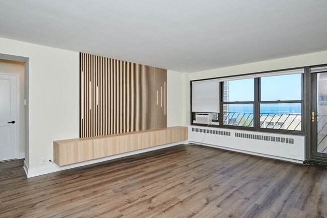 Building Photo - 6118 N Sheridan Rd