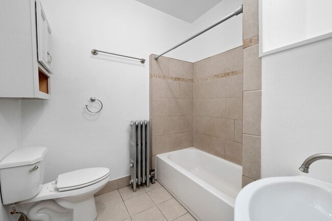 Building Photo - 3136 S Prairie Ave