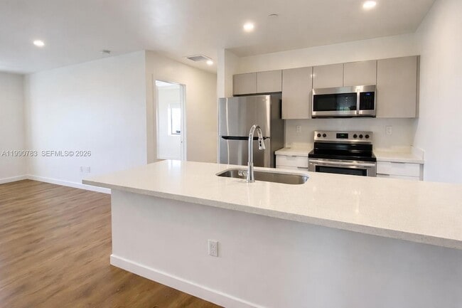 Building Photo - 1950 Fletcher St