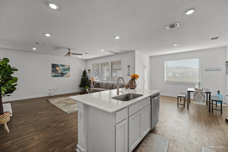 Building Photo - 13021 Kearns Dr