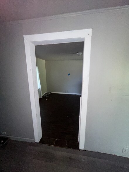 Building Photo - 132 Kinder St