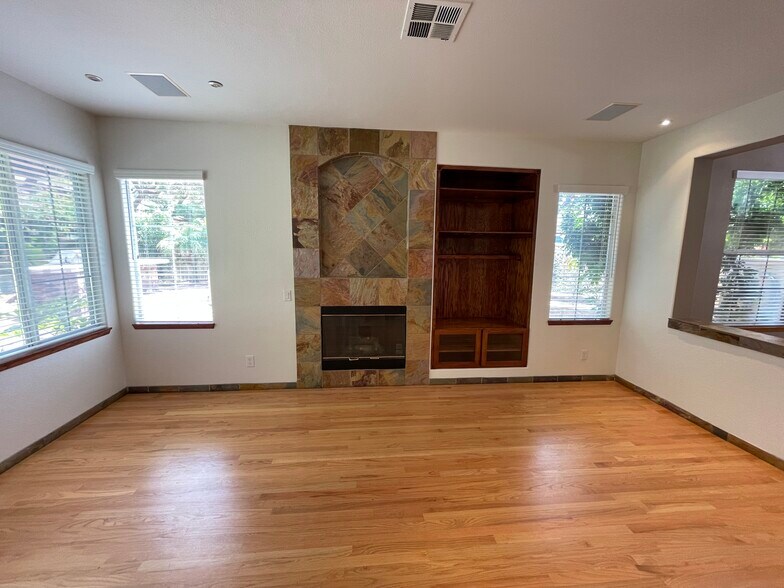 Building Photo - 1712 Carissa Way