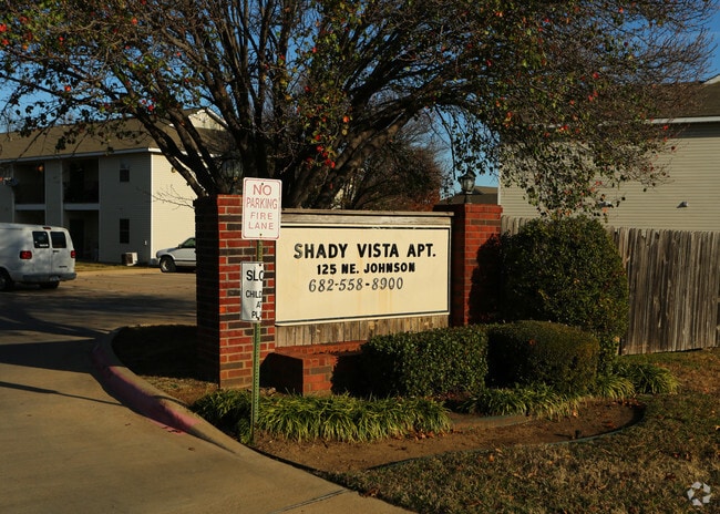 Primary Photo - Shady Vista Apartments