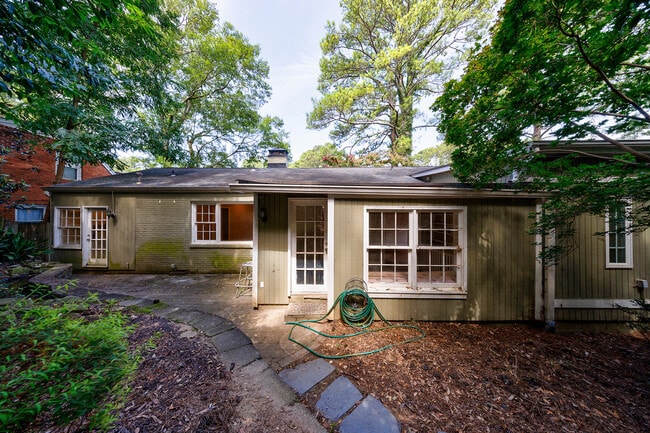 Building Photo - 2311 Pembrook Pl NE
