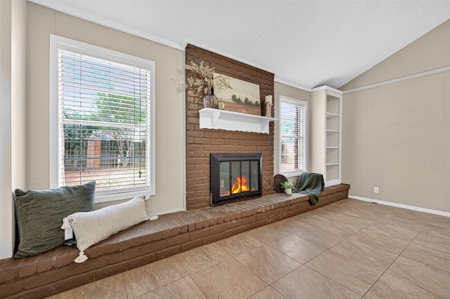 Building Photo - 23919 Farm Hill Dr