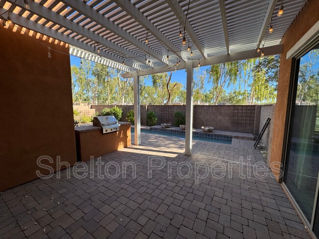 Building Photo - 20712 W Park Meadows Dr