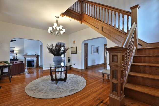 Building Photo - 398 W 5th Ave