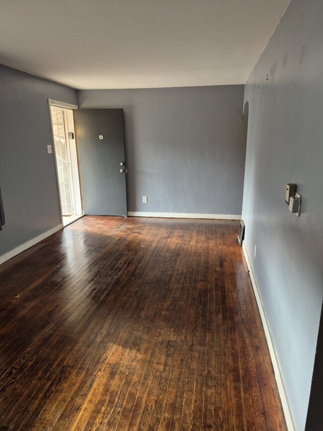 Building Photo - 8835 Murvale Dr