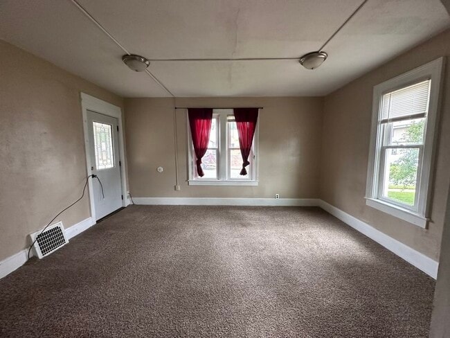 Building Photo - 208 N Cleveland St