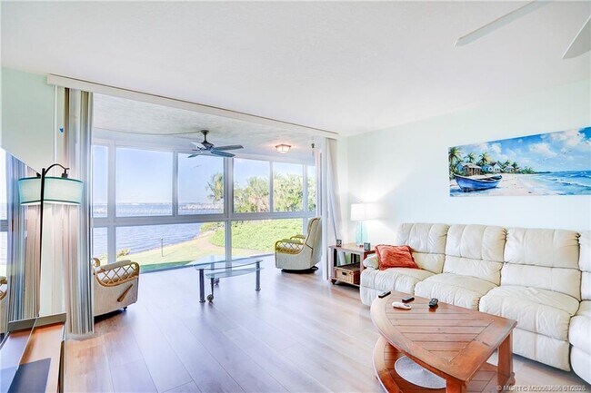 Building Photo - 2370 NE Ocean Blvd