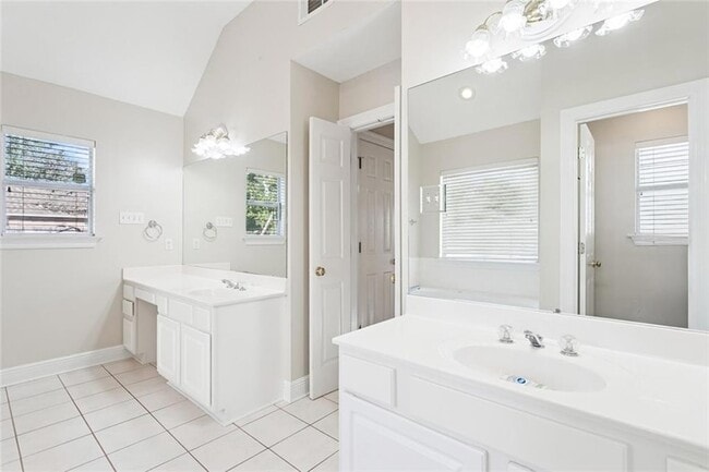 Building Photo - 158 Woodruff Dr