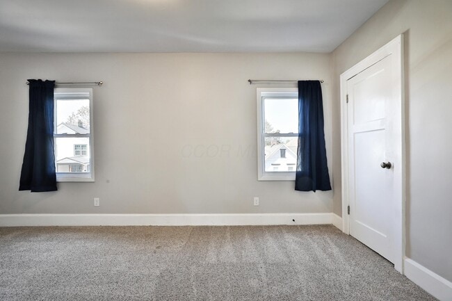 Building Photo - 825 Reinhard Ave