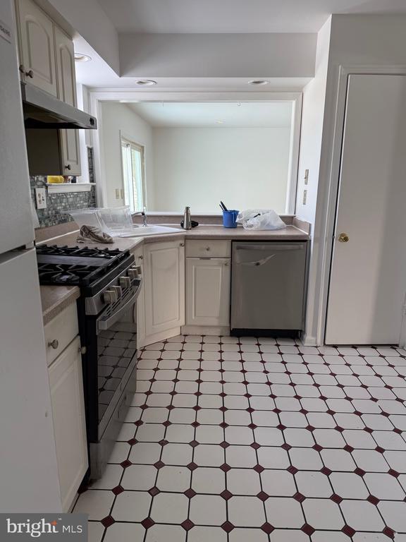 Building Photo - 447 Windsor Dr