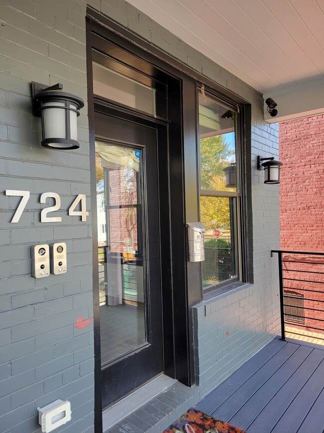 Building Photo - 724 Taylor St NW