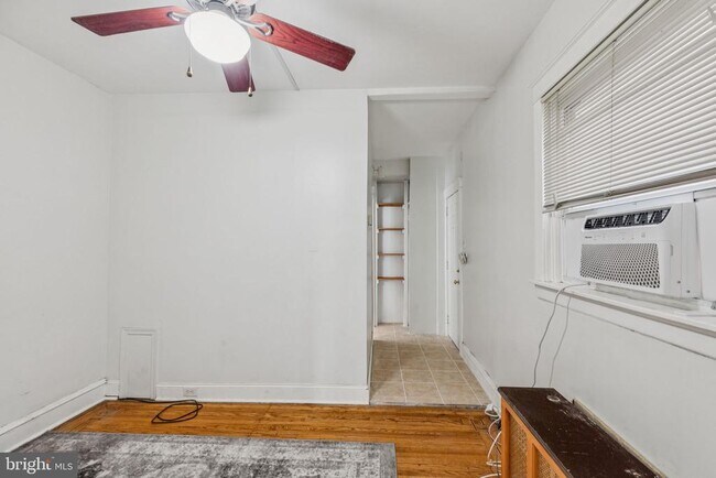 Building Photo - 2122 N Wanamaker St