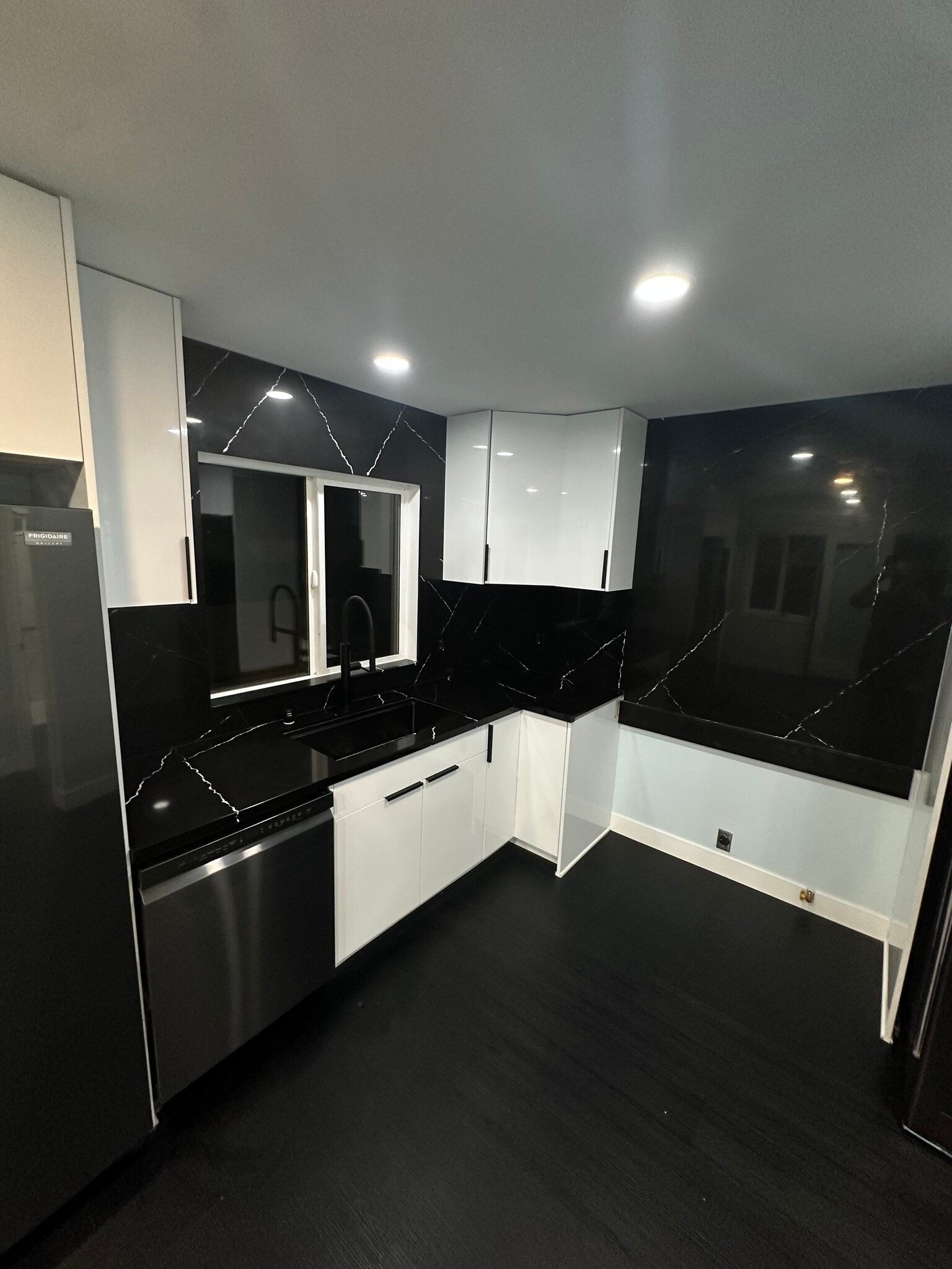 Building Photo - 4068 Armstrong St