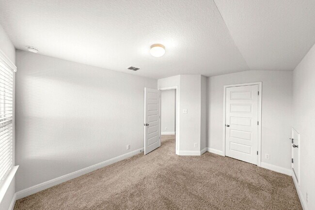 Building Photo - Pools, Waterslides, Fitness Center, Fishing, Splash Pad and MORE!