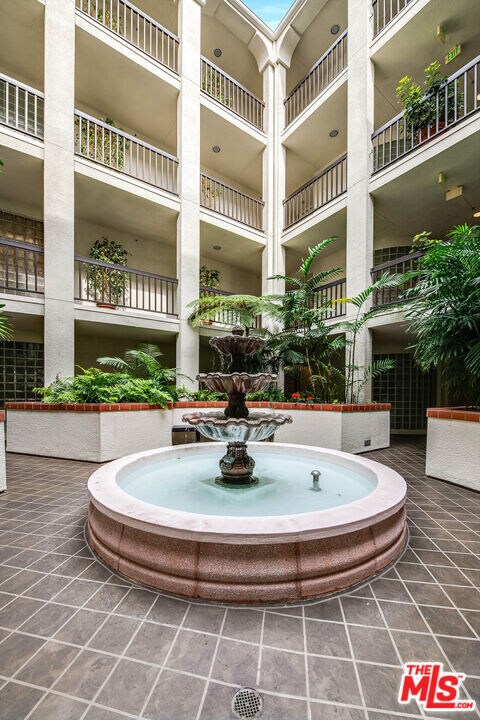 Building Photo - 2132 Century Park Ln