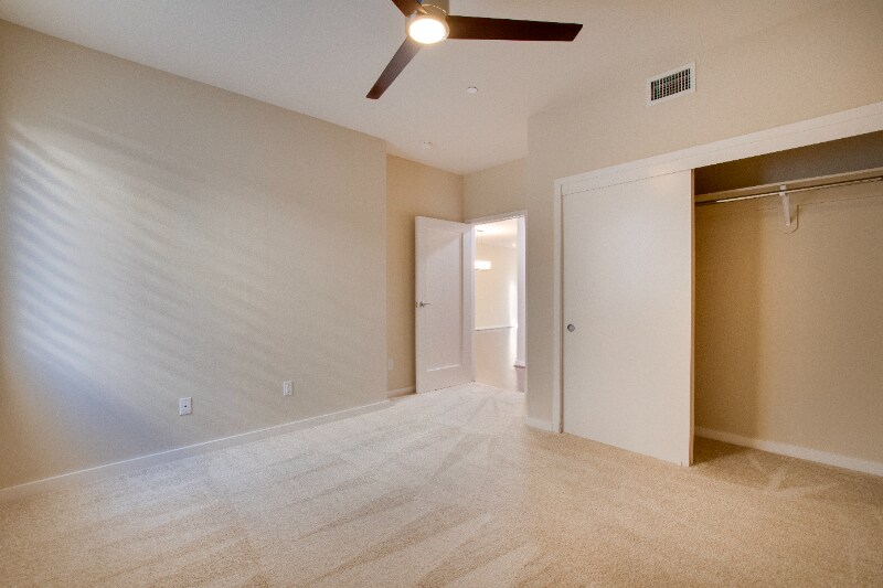 Building Photo - 5410 La Jolla Blvd