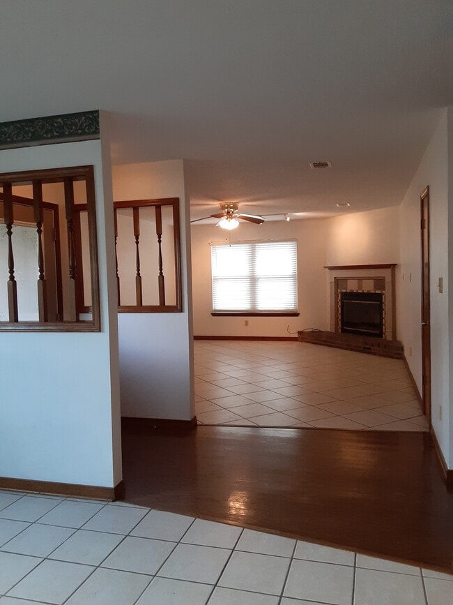 Building Photo - 1933 Estival St