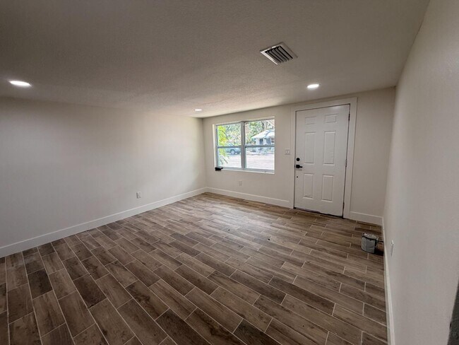 Building Photo - 1218 E 138th Ave