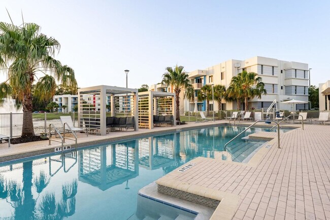 Building Photo - 257 S Seneca Blvd