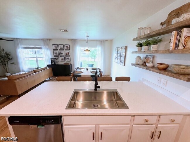 Building Photo - 3192 Estancia Ln