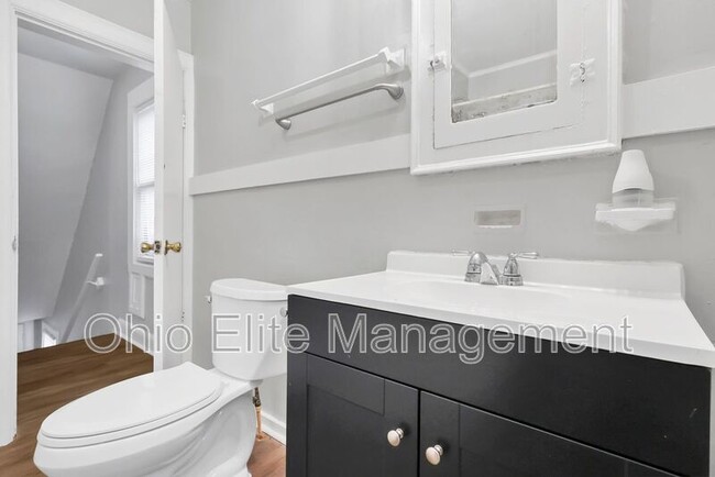 Building Photo - 1038 Forest St