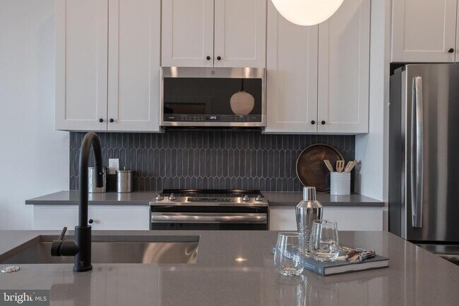 Building Photo - 2940 W Thompson St