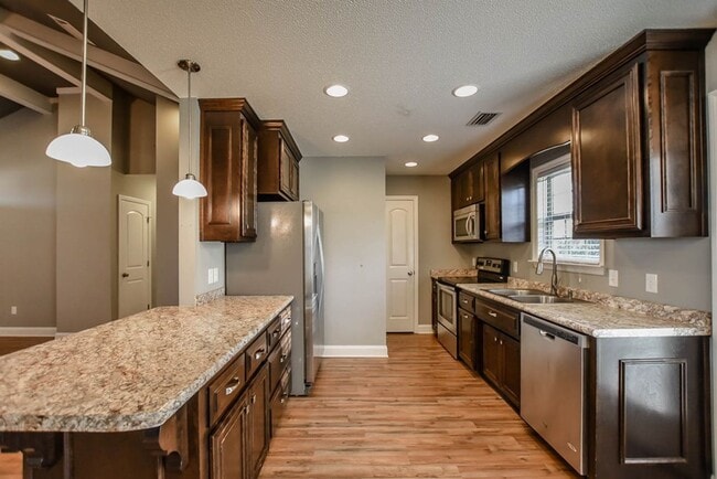 Building Photo - Luxurious 3BD/2BA Home with Premium Features in Coveted Cottonwood Neighborhood!
