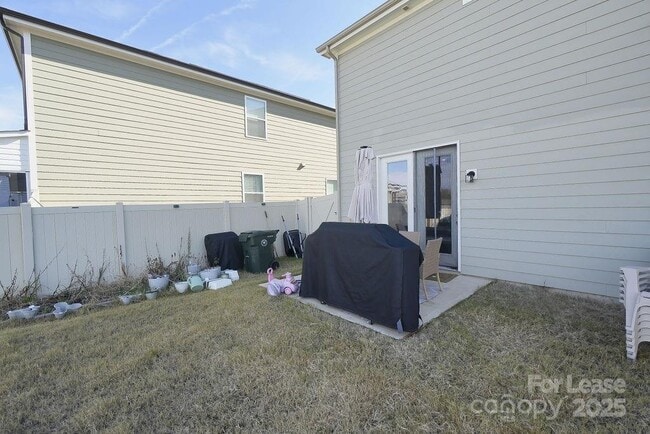 Building Photo - 547 Sitka Dr