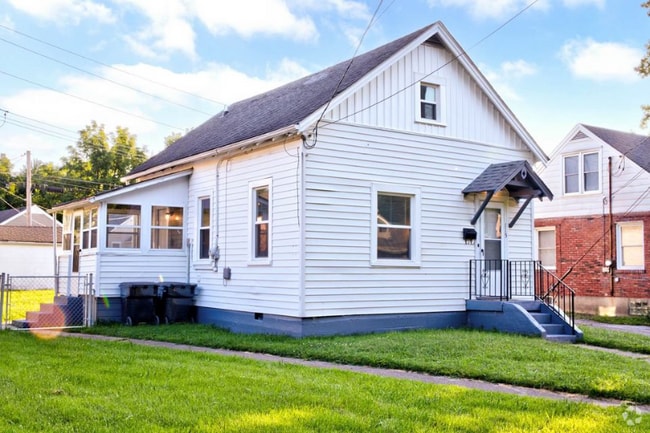 Building Photo - 115 Gillette Ave