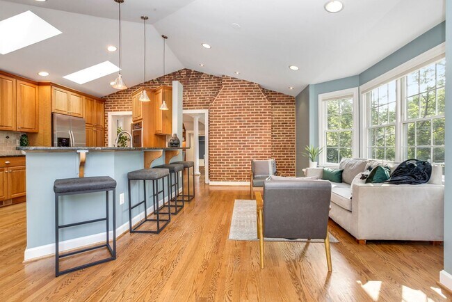 Building Photo - Chevy Chase Home