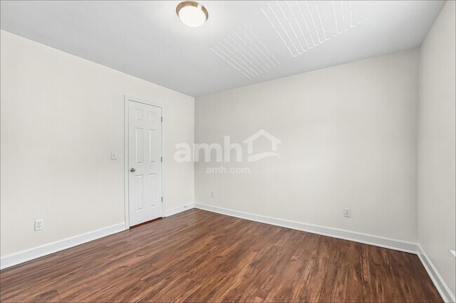 Building Photo - 921 Sundance Dr